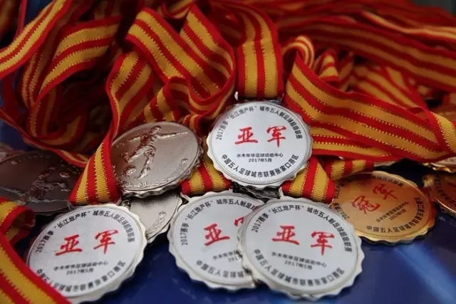 陈凤馨的立场分歧：是“统派”还是“独台”？